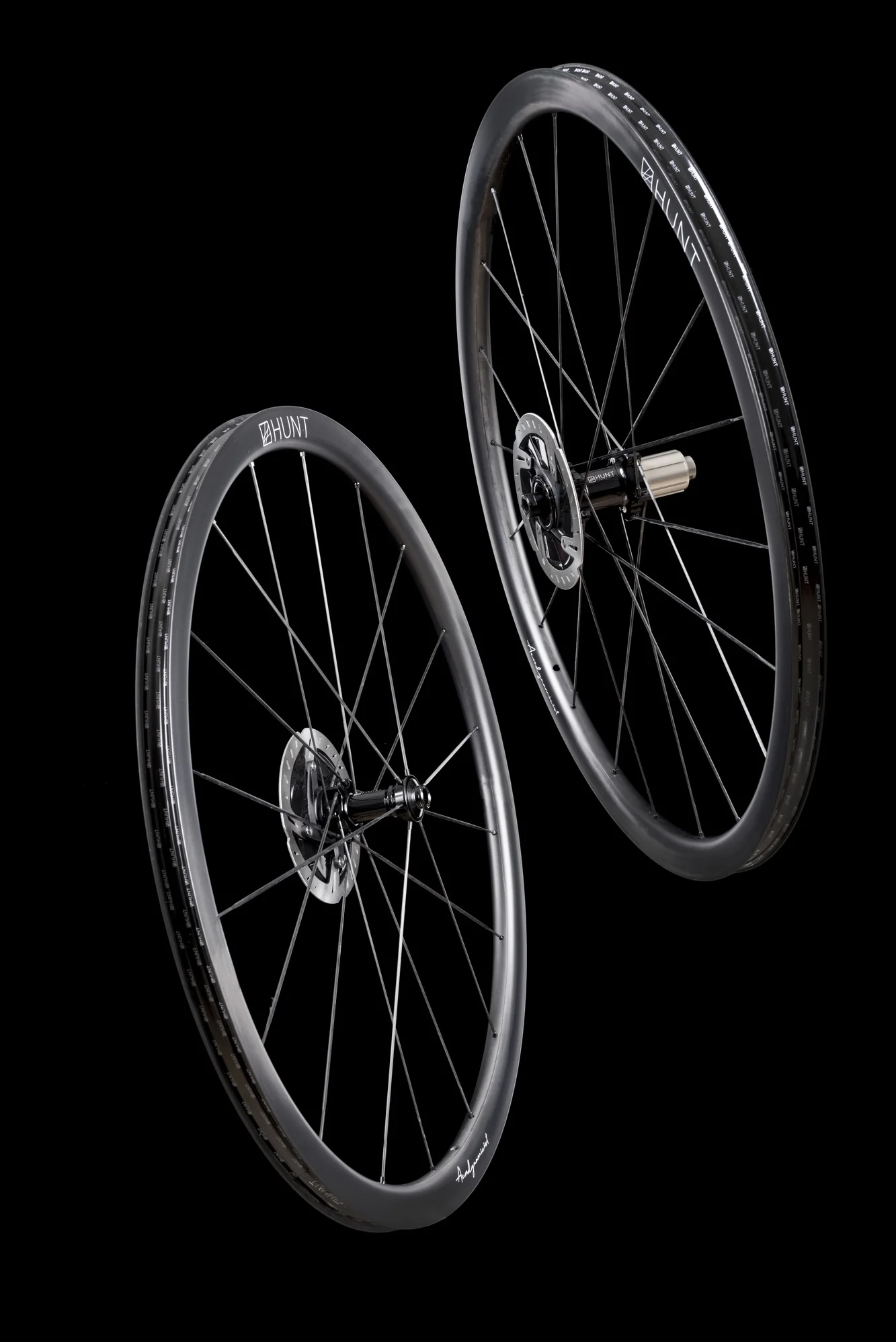 HUNT 32 Aerodynamicist UD Carbon Spoke Disc Wheelset - Image 13