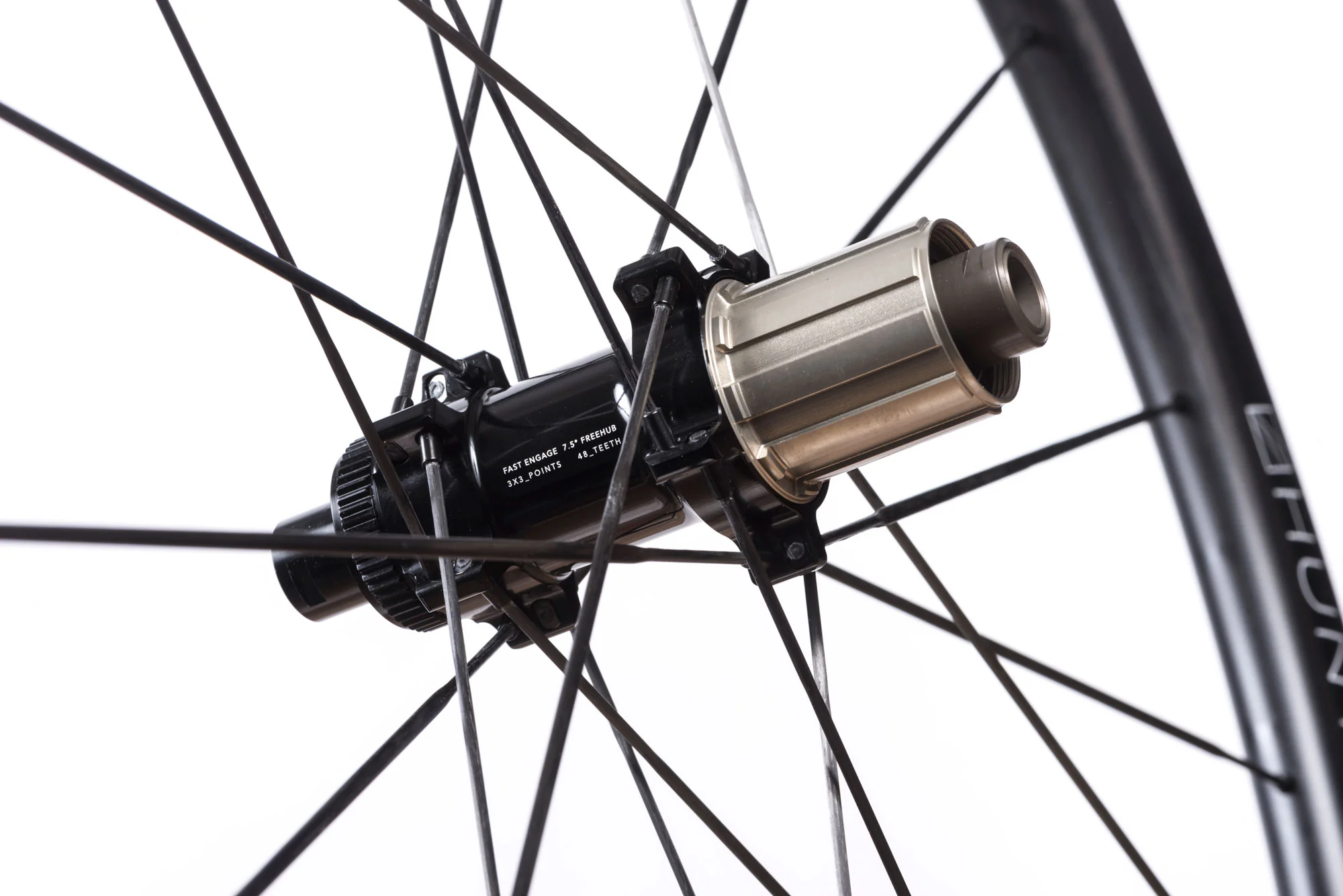 HUNT 32 Aerodynamicist UD Carbon Spoke Disc Wheelset - Image 7