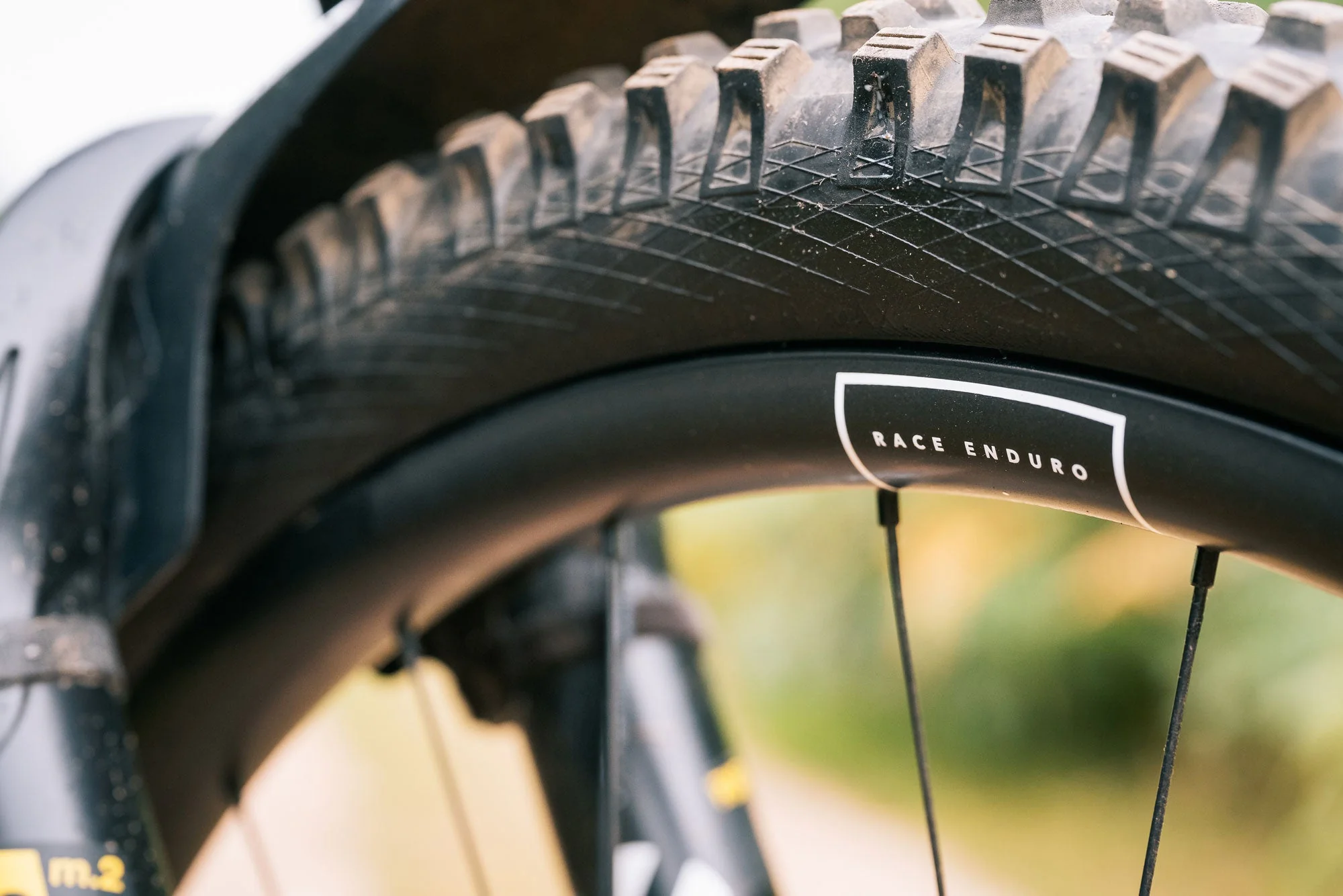 RE:NEW HUNT Proven Carbon Race Enduro 29 Wheelset - Image 8